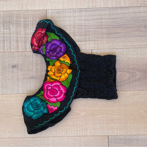 Floral black top - Picture 2 of 4